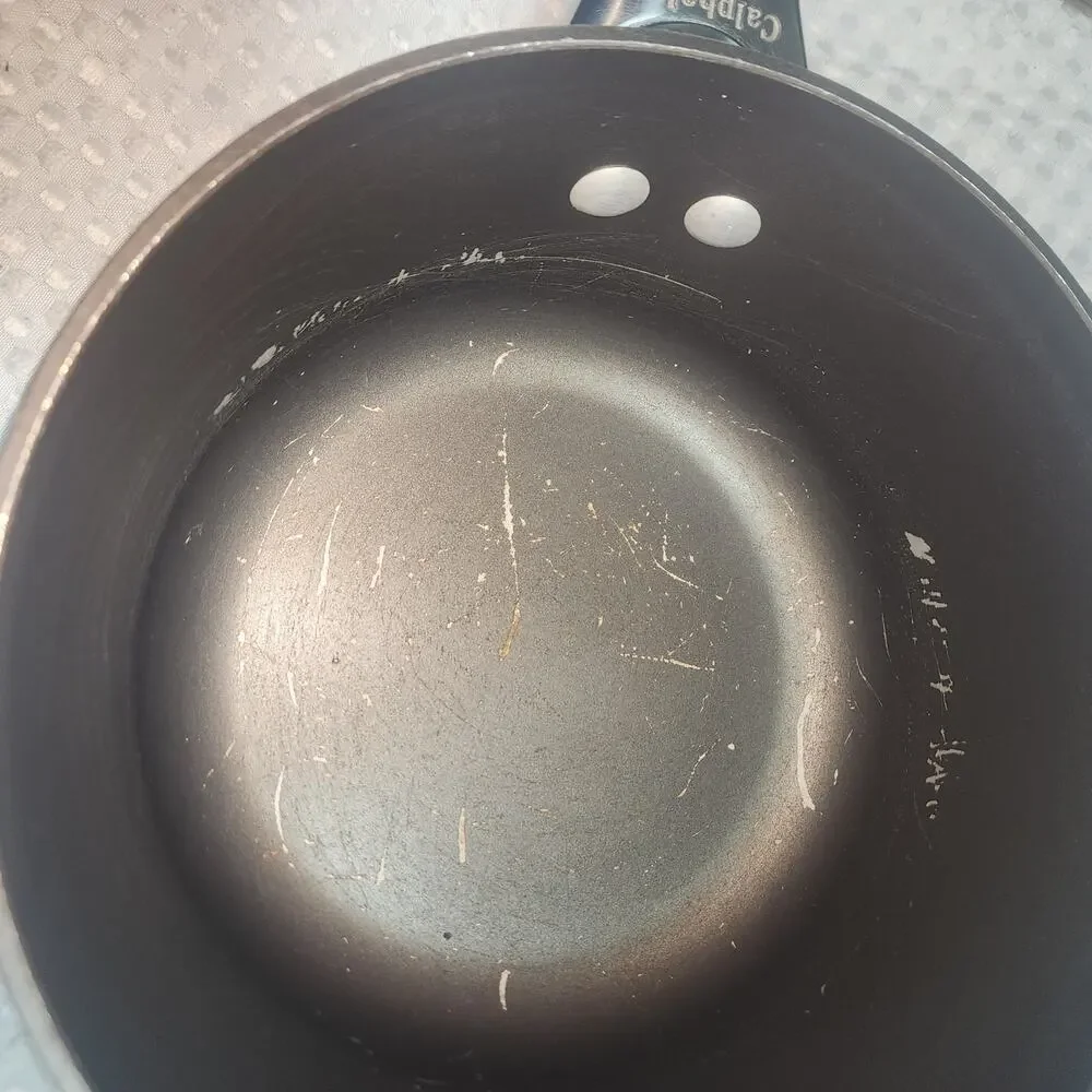 CALPHALON GUC 2.5 QT SAUCEPAN WITH LID